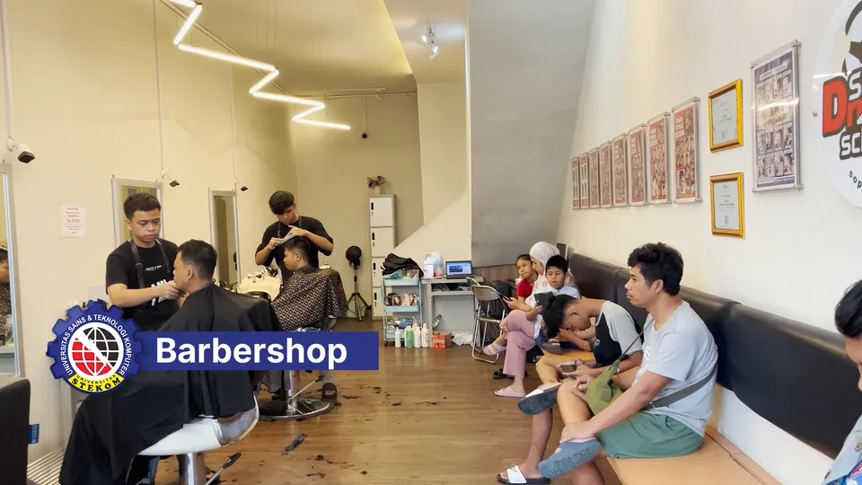 Fasilitas Barbershop Universitas STEKOM