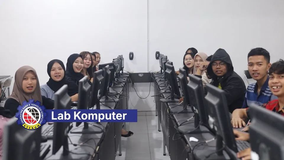 Fasilitas Lab Komputer Universitas STEKOM