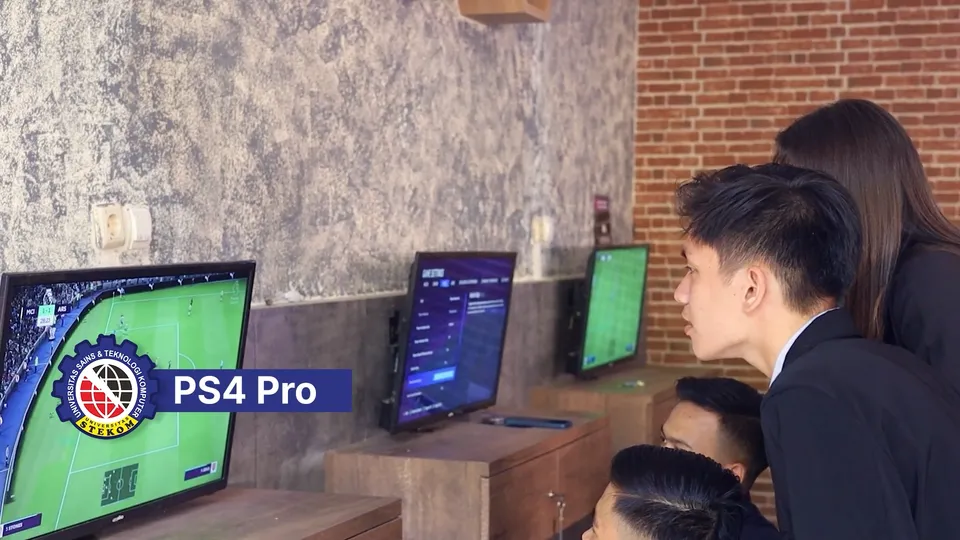 Fasilitas PS4 Pro Universitas STEKOM